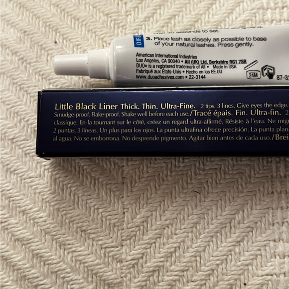 Estée Lauder Eyeliner with Ardell Lash Sets and  Lash Adhesive - Picture 3 of 5